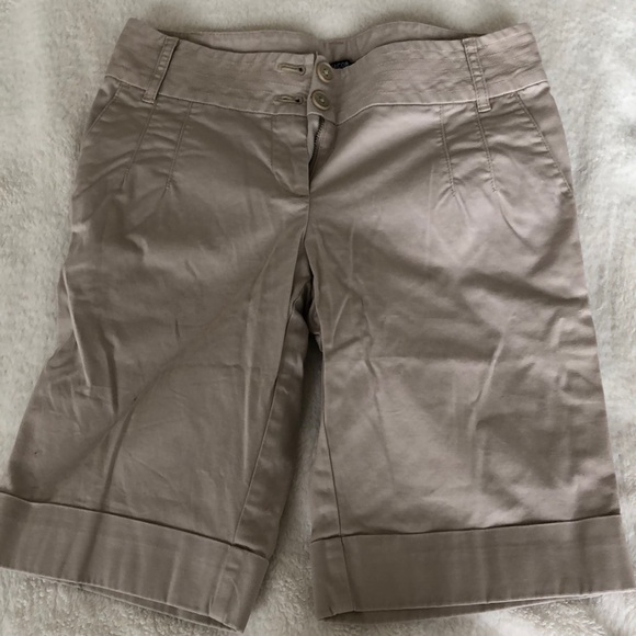 Super cute Jacob beige shorts - Picture 1 of 2